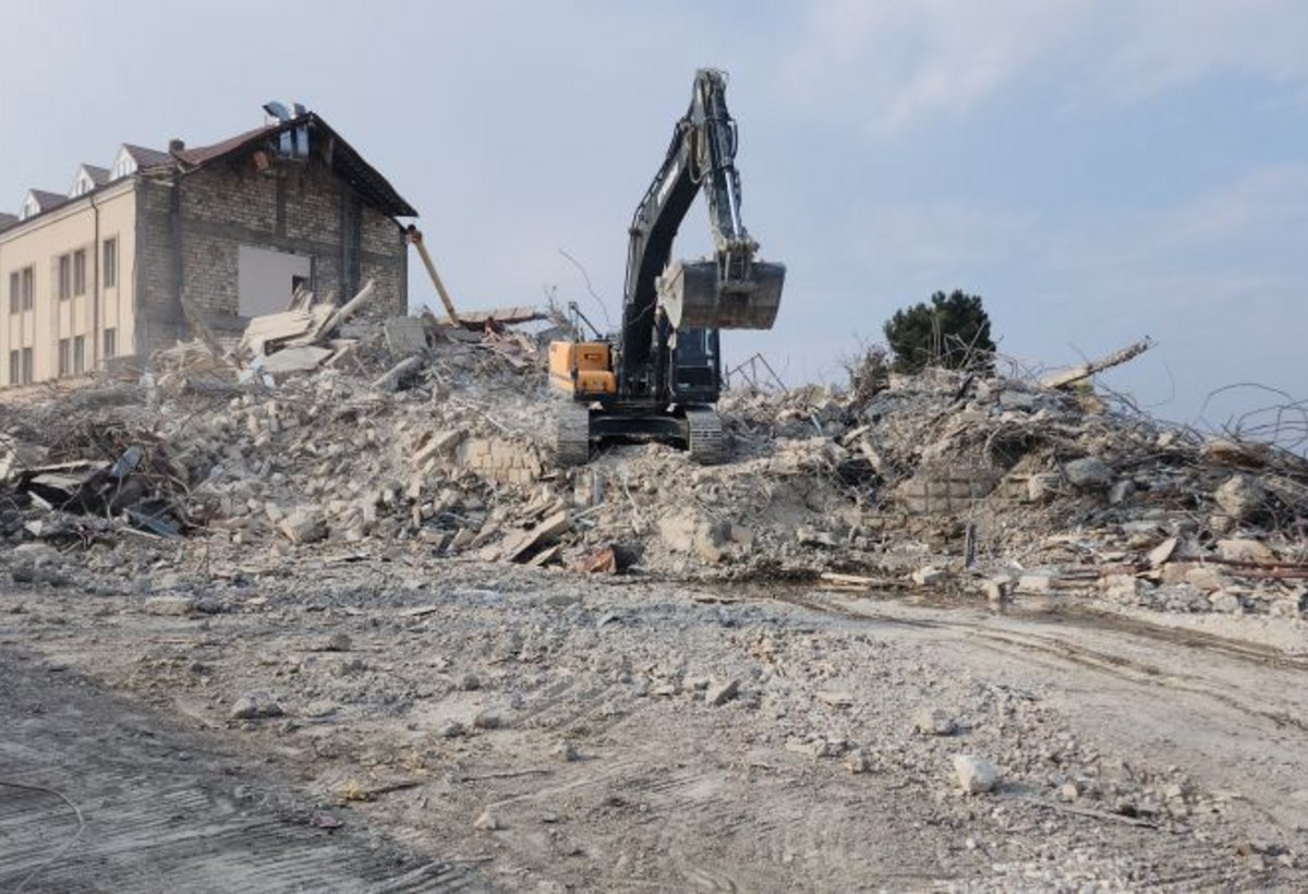 Xankəndi, Xocalı və Ağdərədə qanunsuz tikililər sökülür