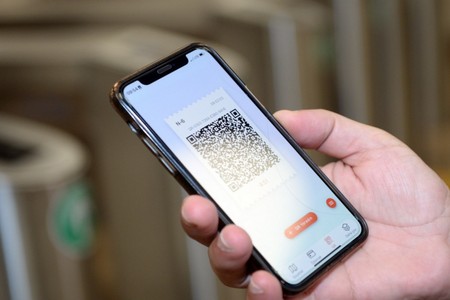 Saxta QR-lara qarşı diqqətli olun: ictimai yerlərdə dələduzluq edirlər