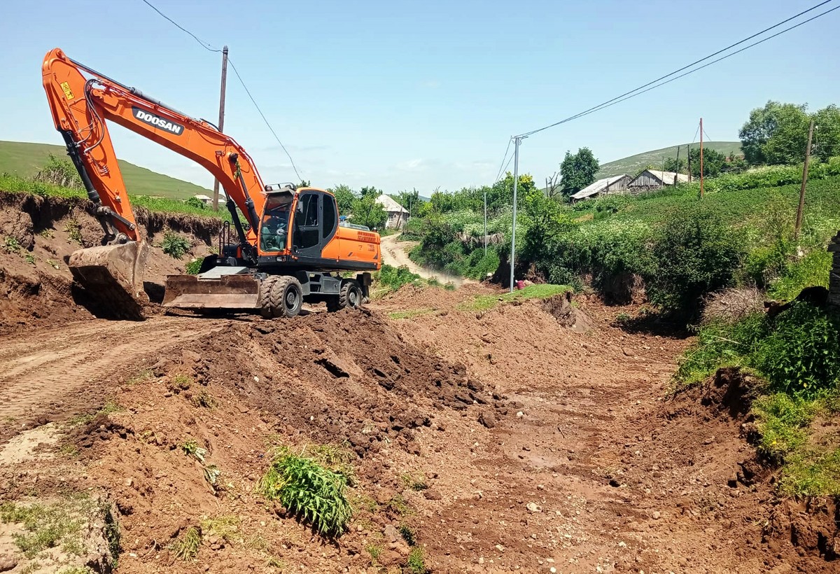 Daşkəsəndə iki kəndə gedən avtomobil yolu təmir olunub