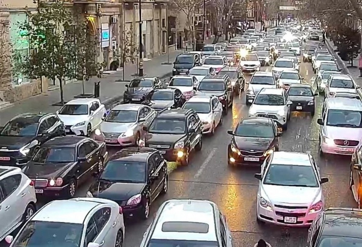 Bu yollarda sıxlıq var - SİYAHI