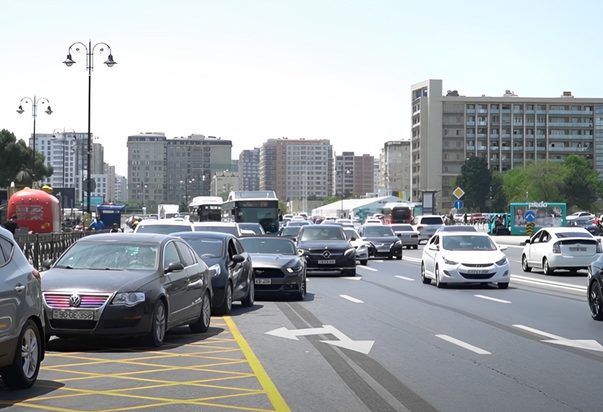 Gənclik Mallun qarşısındakı yeni yol düzəni niyə işə yaramadı?