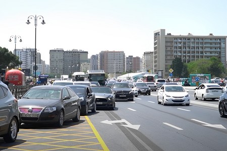 Gənclik Mallun qarşısındakı yeni yol düzəni niyə işə yaramadı?