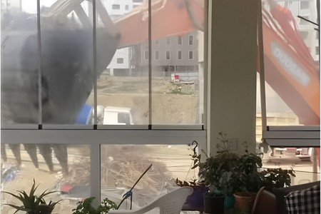 Melissa Groupun vətəndaşın başına uçurduğu ev SÖKÜLÜR