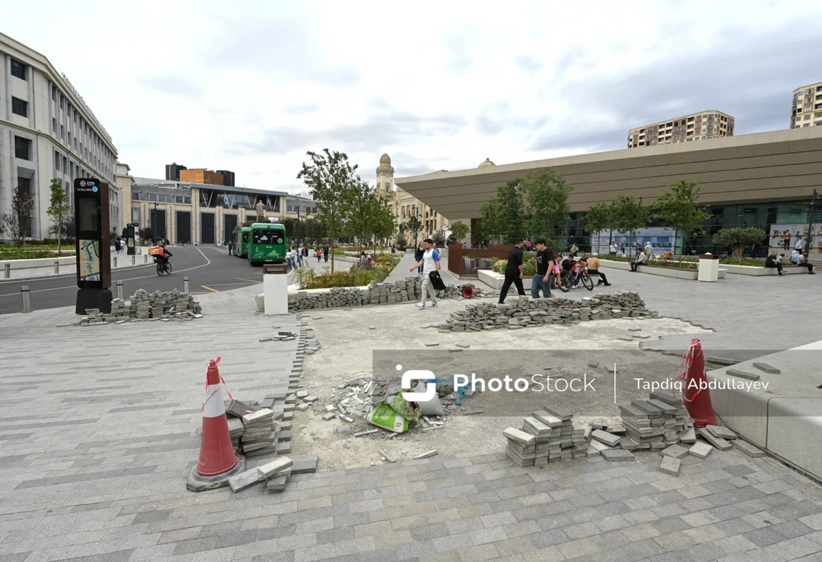 28 May ətrafındakı PARK açılışdan bir neçə ay sonra BƏRBAD vəziyyətə düşdü: Hər addımda bir deşik