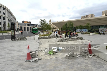 28 May ətrafındakı PARK açılışdan bir neçə ay sonra BƏRBAD vəziyyətə düşdü: Hər addımda bir deşik