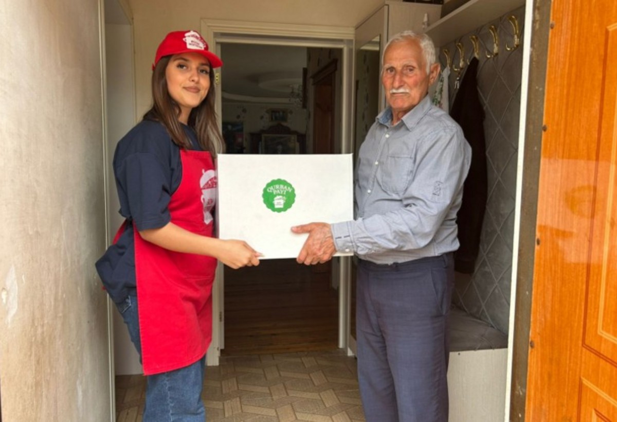 Leyla Əliyevanın təşəbbüsü ilə ailələrə qurban payları çatdırılır