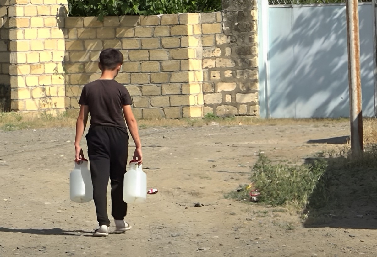 Ağcabədililər su problemindən əziyyət çəkir: Bəhanələrlə bizi yola verirlər
