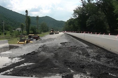 Qəbələ-İsmayıllı yolunda təmir işləri narazılıq doğurur - Turizmə də təsir edib