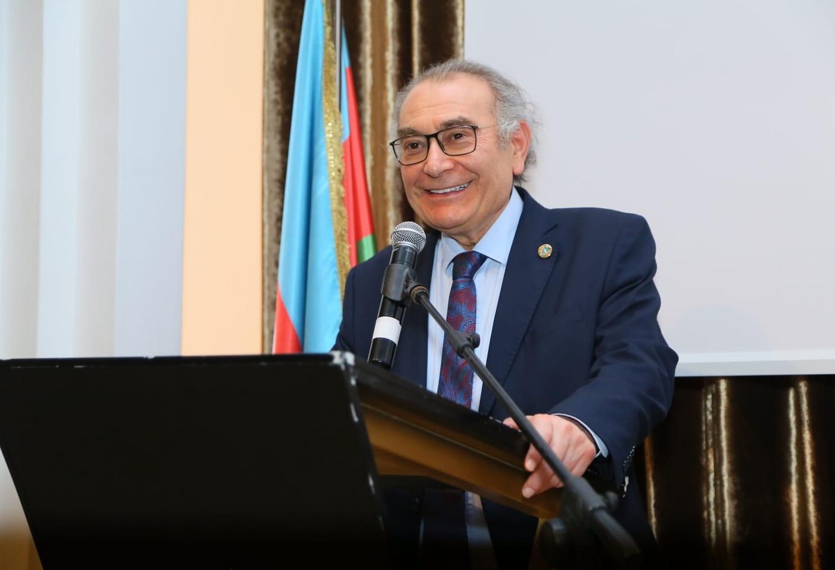 Nevzat Tarhan Bakıda müəllimlərlə görüşdü: “Texnologiya müəllimi əvəz edə bilməz”