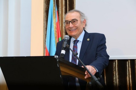 Nevzat Tarhan Bakıda müəllimlərlə görüşdü: “Texnologiya müəllimi əvəz edə bilməz”