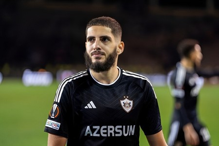 Qarabağ Yassin Benzia ilə yollarını ayırdığını açıqlayıb