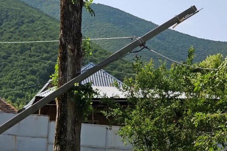 Şəkidə güclü külək və leysan bir sıra fəsadlara səbəb olub