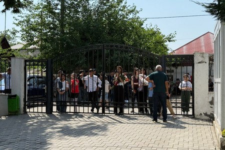 Tovuz məktəbində valideynlərin Son zəng NARAZILIĞI
