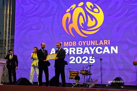 Gəncənin MDB-nin idman paytaxtı seçilməsi ilə bağlı sertifikat şəhər rəhbərliyinə təqdim edilib