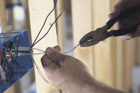 Göygöldə gənci elektrik cərəyanı vurdu, vəziyyəti ağırdır