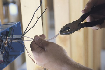 Göygöldə gənci elektrik cərəyanı vurdu, vəziyyəti ağırdır
