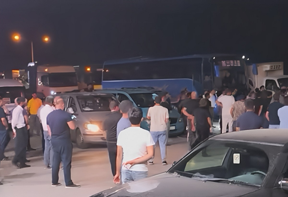 Magistral yolda qanunsuz ticarətin qarşısı alındı