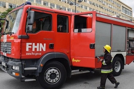 Şirvanda yaşayış binasında yanğın: 7 nəfər təxliyə edildi