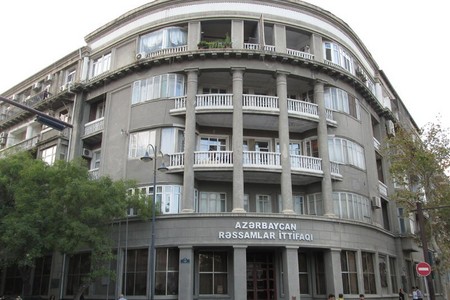 Rəssamlar İttifaqından Fərhad Yalquzaqla bağlı açıqlama: Maddi problemlərindən xəbərimiz olmayıb