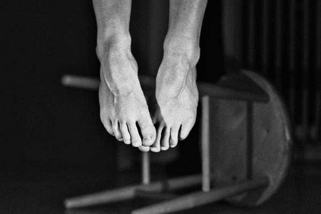 Gəncədə 15 yaşlı oğlan qardaşının usta işlədiyi avtomobil sexində intihar edib