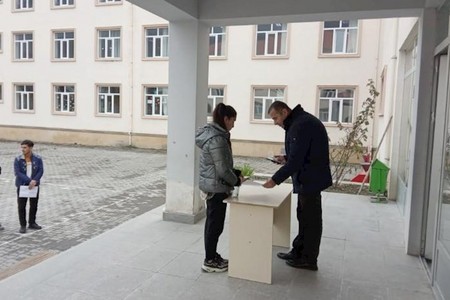 Əmisi oğlunun yerinə imtahan vermək istəyən şəxs TUTULDU