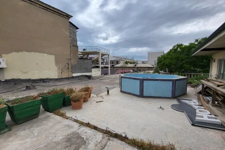 Bakıda qeyri-adi hadisə - Binanın damında hovuz tikdi - FOTO