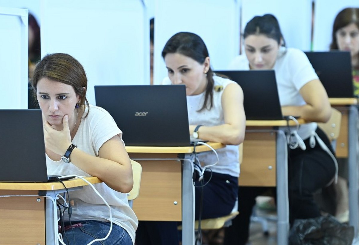 Bugünkü sertifikasiya imtahanlarında 3 300 müəllim istirak edib
