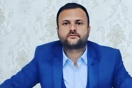 Azərbaycanda axund 16 yaşlı qızı qaçırdı: Polis araşdırır