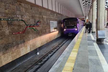 Bu gün Bakı metrosu saat 02:00-a qədər işləyəcək