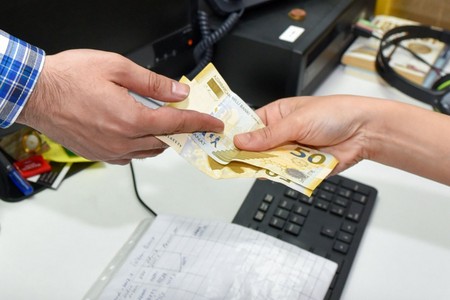Sosial yardım nə qədər artacaq? - Yeni qanun təsdiqləndi