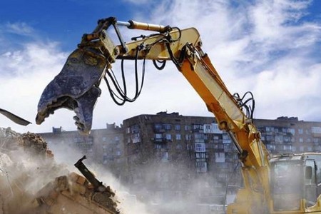 Ev dağıdan ekskavator sürücüsü azadlığa buraxıldı - YENİLƏNİB