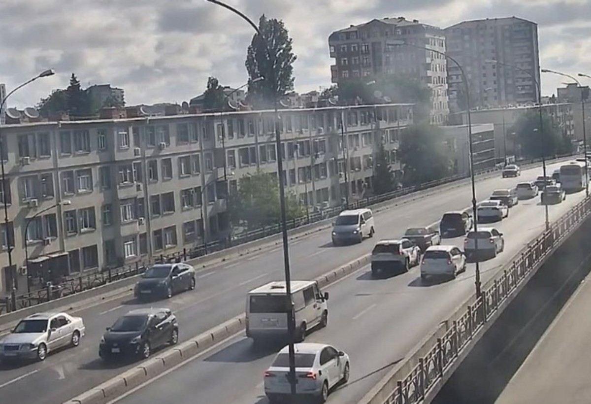 Bakının bəzi yollarında tıxac var - SİYAHI