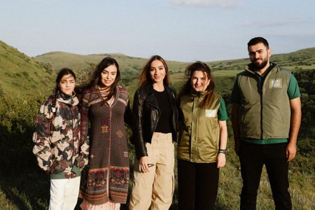 Leyla Əliyeva və Arzu Əliyeva Altıağac Milli Parkında