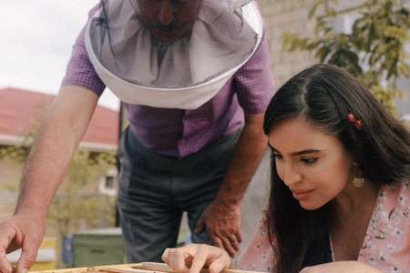 Leyla Əliyeva və Arzu Əliyeva Xızıda “Gənc arıçı” layihəsinin iştirakçısı ilə görüşüb