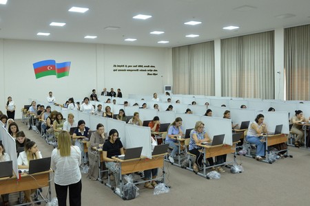 Media qurumlarının rəhbərləri və influenserlər sertifikatlaşdırma imtahanını izləyiblər