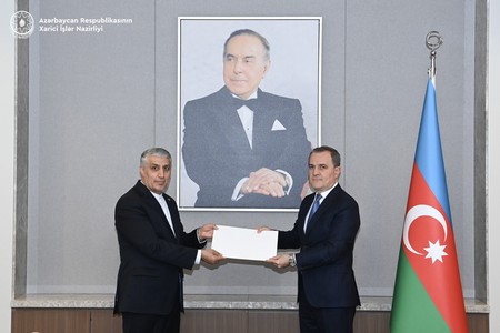 İranın yeni səfiri Azərbaycana gəlib, etimadnaməsinin surətini təqdim edib