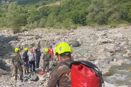 İsmayıllıda dağda zədələnən qadın xilas edilib