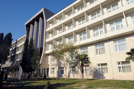 Elmi Cərrahiyə Mərkəzi 1,2 milyon manatlıq tibbi alətlər alacaq