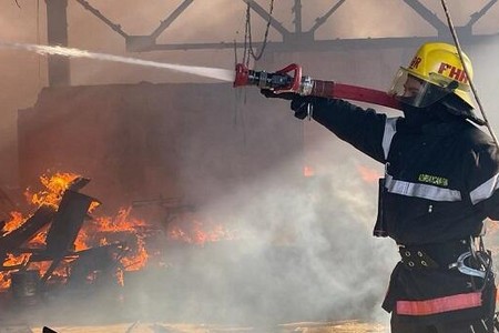 Biləsuvarda 5 otaqlı ev yandı