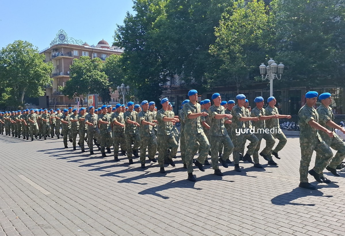 Gəncədə hərbi parad keçirilib - FOTO