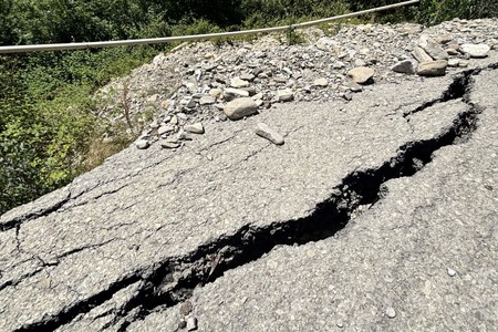 Şamaxının dörd kəndini birləşdirən əsas yollar dağılıb