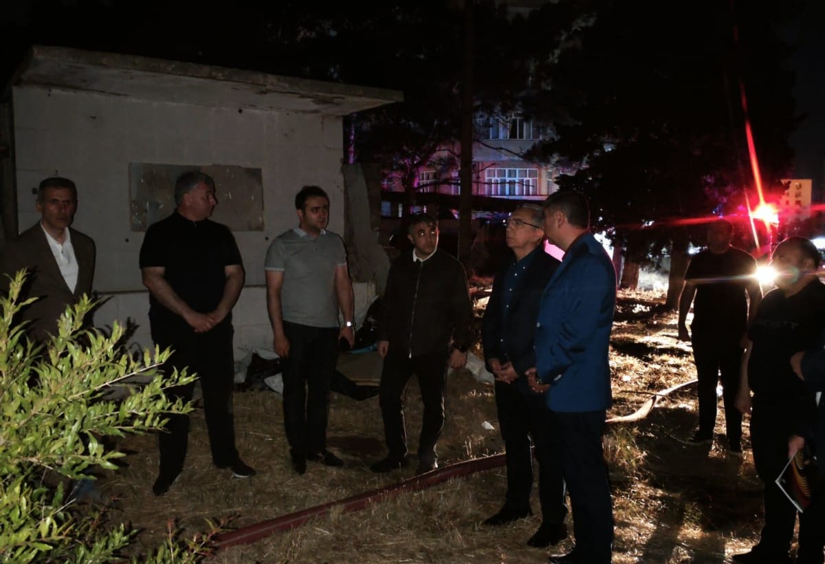 Eldar Əzizov partlayış baş verən ərazidə - FOTO