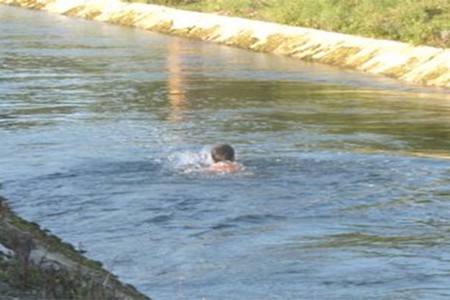 Ağcabədidə 17 yaşlı oğlan kanalda batıb