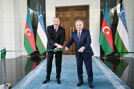 Prezidentlər Özbəkistan səfirliyinin yeni binasının açılışında iştirak ediblər