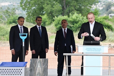 İlham Əliyev Xankəndi Dəmir Yolu və Avtovağzal Kompleksinin təməlini qoyub