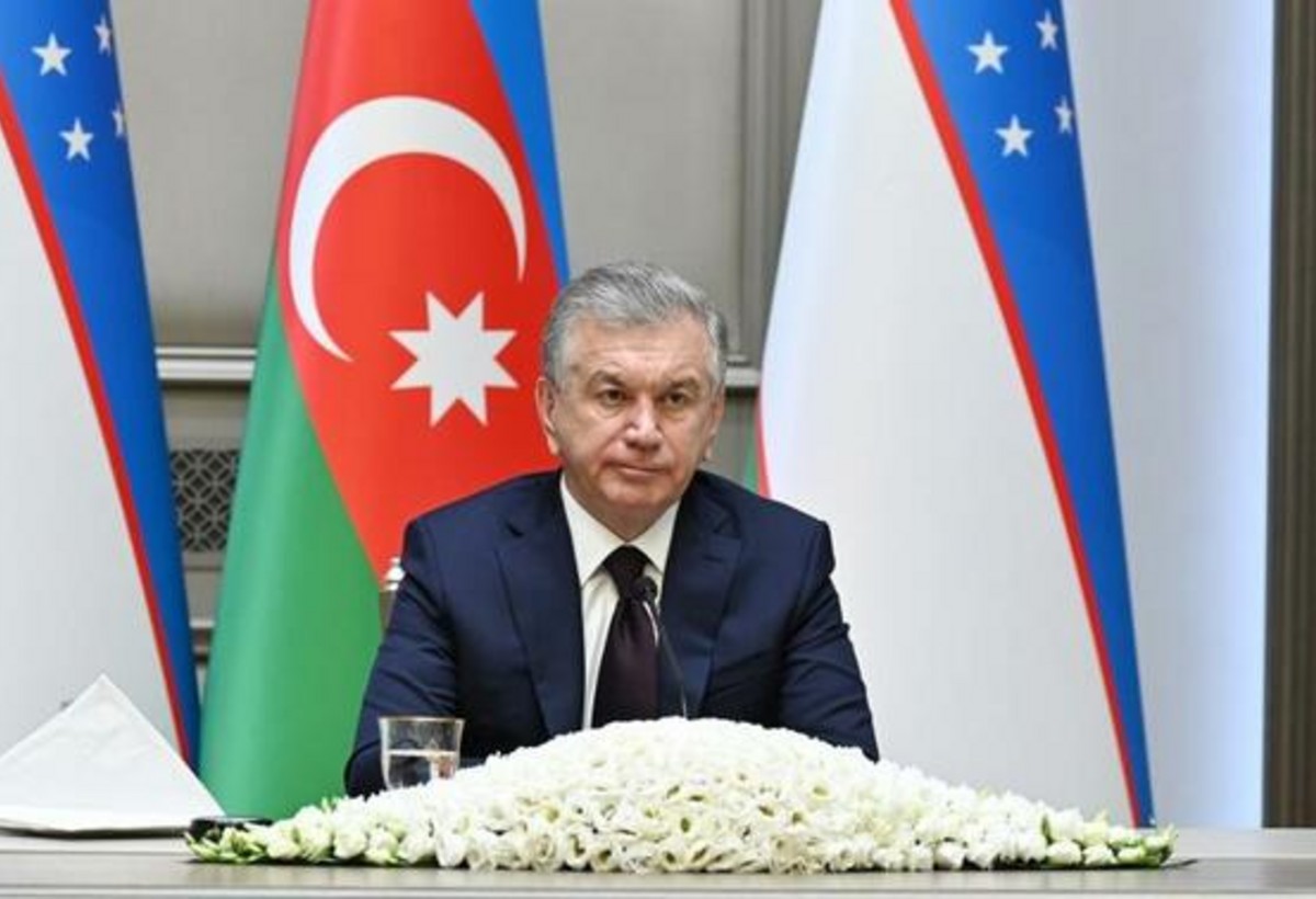 Şavkat Mirziyoyev Bakıda Zəfər parkını ziyarət etdi