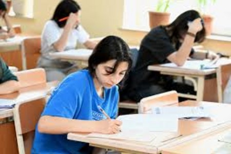 Bu gün qəbul imtahanıdır