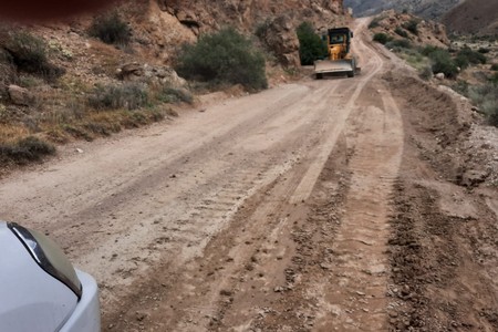 Şərurda sel sularının yuduğu avtomobil yolu bərpa olunur