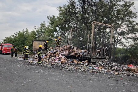 Şəkidə bir TIR kosmetika yandı - FOTO
