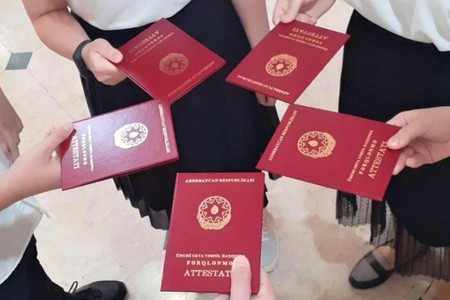Məktəbi fərqlənmə attestatı ilə bitirən şagirdlərin sayı bilinib
